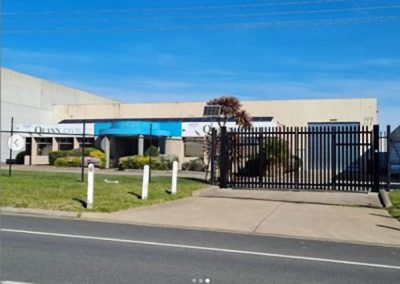 Commercial Factory Entrance Bi Fold Gates – Hallam