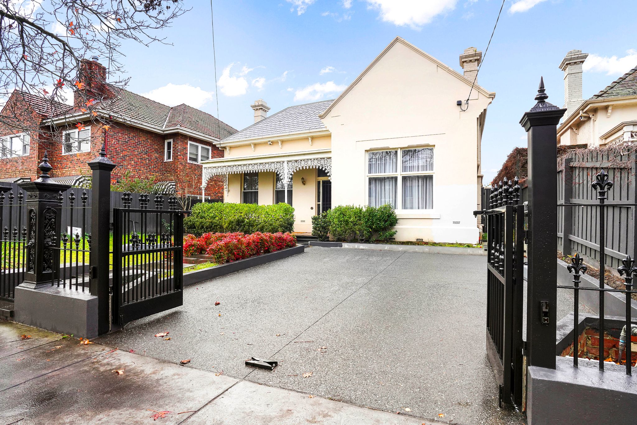 The Motorised Gate Company Melbourne Motorised Gate Company- Bi-fold gates