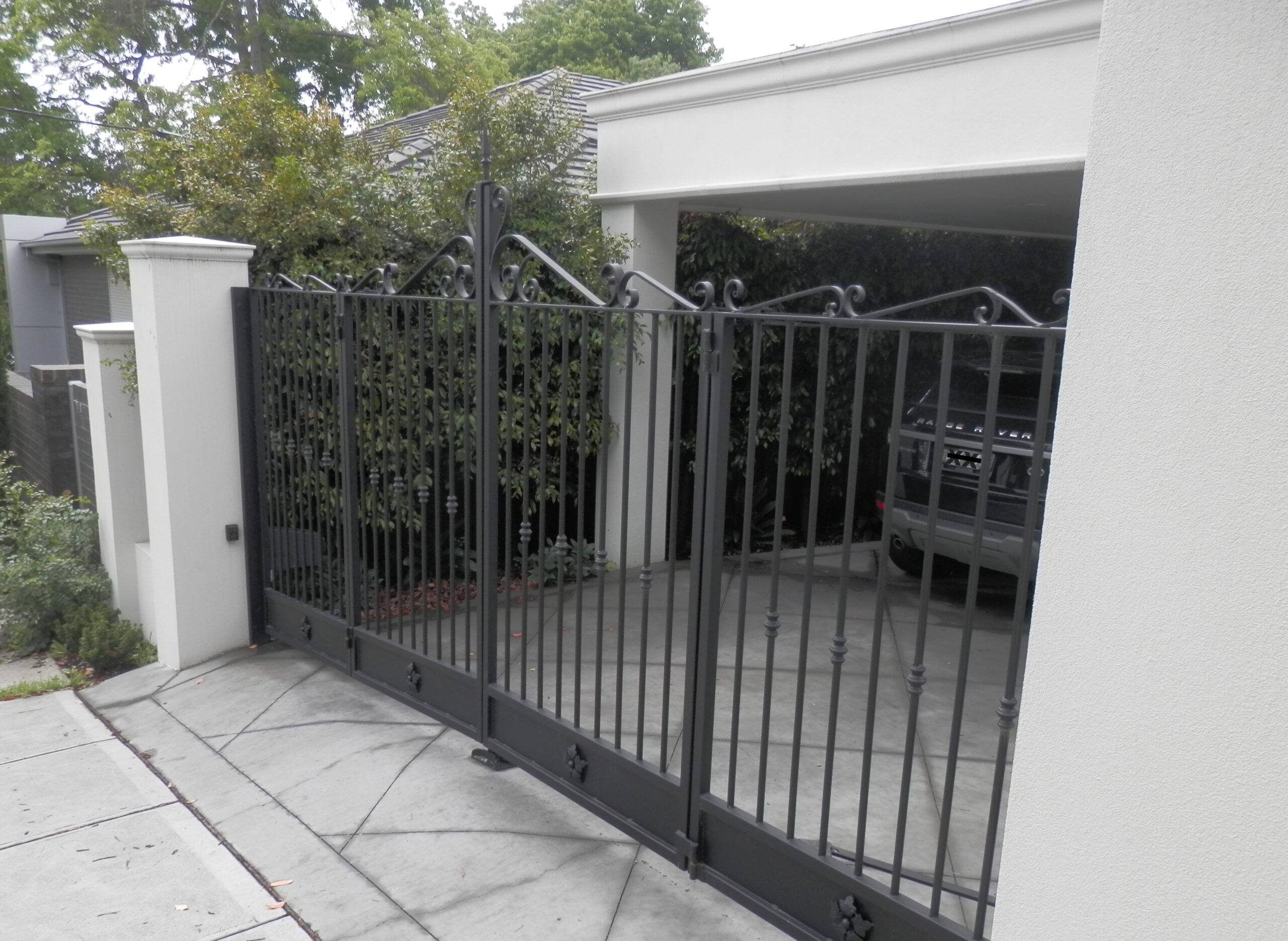 The Motorised Gate Company Hawthorn East Trackless Bi-Fold Swing Gates