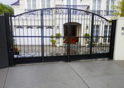 Stylish and Secure Gates – Top 5 Reasons to have Bi-Fold Gates