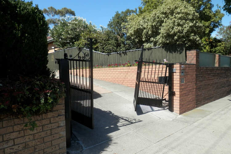 Bi fold gate steep driveway Bi fold gate steep driveway