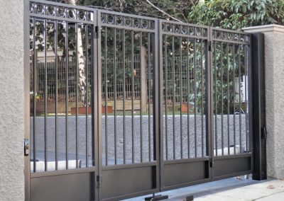 South East Melbourne Bi Fold Gate Builders