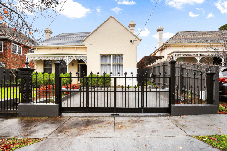 25 May W3 - image 5 Black Bi-Fold Gate